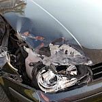 Fahrzeug Besichtigung und Aufnahmen der defekten Teile